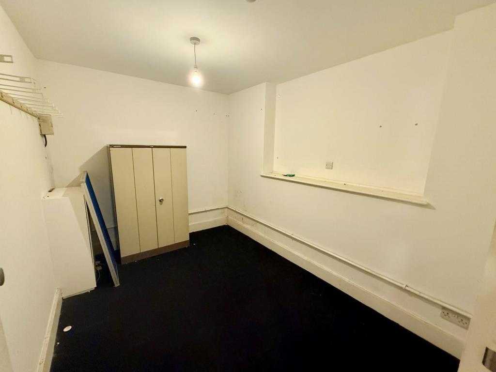 Lot: 64 - HIGH STREET COMMERCIAL PREMISES WITH UPPER PARTS AND PARKING - Room 2